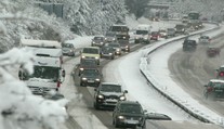 Uzavření D1! Silničáři museli opravit spadlé vedení