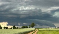Moravu zasáhly supercely a downbursty. Bouřky budou řádit i v dalších dnech