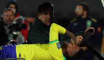 Opuchlý Neymar zachycen na party. Fanouškům poslal drsný vzkaz