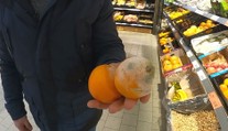 Štáb TV Nova kontroloval obchody v Humpolci. Narazil na plísně i vysoké ceny