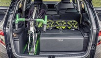 Stvořeno pro cyklisty. Karoq má pračku, sprchu na kolo i dron