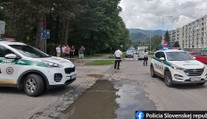 Na slovenské škole útočil bývalý žák. Učitelka a dvě děti bojují o život