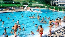 Hygiena na koupalištích: Kontroly objevily prošlé jídlo a bakterie!