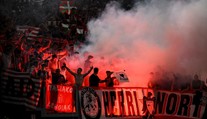 Skvrna na svátečním zápase. Trenér Bilbaa kritizoval zdivočelé fanoušky