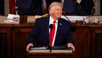 Trumpův projev vzbudil silné emoce. Jednoho poslance vyvedli ze sálu