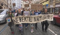 Kombinovaná výuka na školách skončí. Rozhodnutí rozpoutalo vlnu protestů