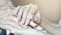 Svatba v hospicu: Umírajícímu muži se na ni složili cizí lidé
