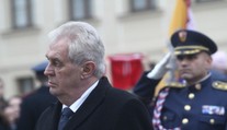 Do Prahy se sjeli prezidenti V4. Zeman je přivítal na zámku v Lánech