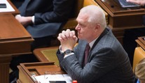 "Chtěl jsem státu ušetřit peníze," vysvětloval Faltýnek poslancům