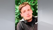 Policie pátrá po 29letém Adamovi. Poznat ho lze podle nápadné chůze