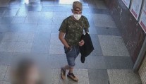 Policie hledá muže, který měl na nádraží sexuálně obtěžovat dívku