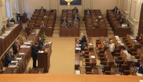 Sněmovna jedná o trestním zákoníku. Za neplacení výživného má hrozit vězení