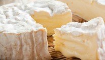 Oblíbené sýry už si nedáte. Dochází důležitá ingredience k jejich výrobě