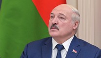 Lukašenko se ocitl v kleštích. Rusko ho tlačí do války na Ukrajině