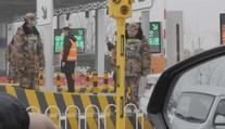 Diskotéky i obávané trhy. Svět svírají omezení, Wu-chan si žije normálně