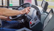 Třináctiletý Iráčan brutálně napadl řidiče autubusu v Lipsku. Šofér je v kómatu