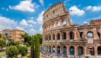 Italské policii se podařilo vypátrat muže, který je podezřelý z vyrytí nápisu do zdi Kolosea