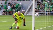 Brankář obrovským smolařem. Po penaltě si dal neuvěřitelný vlastní gól