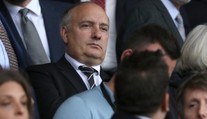 Rána pro Newcastle. Generální ředitel chystá demisi, má rakovinu