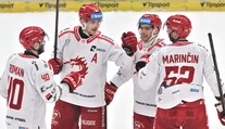 Třinec zrušil domácí kletbu. Proti Mountfieldu si vybojoval mečbol