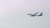 Letní sezóna bude opět drsná. Připravte se na zpoždění, varuje pražské letiště