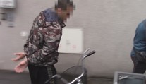 VIDEO: Hledaný muž policii neunikl, na kontě má mít řadu činů