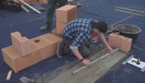 Mladí učni v Brně předvedli svůj um. Soutěžili ve stavbě i opravách