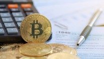 Stát se zbavuje majetku. Nabízí dvojdomek za 1,25 milionu i bitcoiny