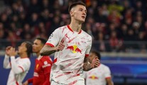 Aerolinka Šeško. Fotka z Ligy mistrů boří sociální sítě