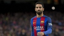 Místo dresu Barcelony na tři roky do vězení! Arda zmlátil zpěváka