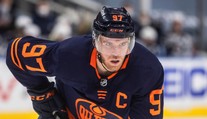 Kdo se stane držitelem prestižní ceny NHL? McDavid může titul obhájit