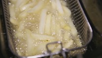 Přepálený olej může být velmi nebezpečný. Způsobuje rakovinu