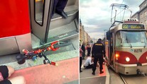 Chlapec na odrážedle spadl pod tramvaj! Museli ho vyprostit