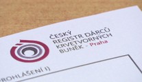 Dárců kostní dřeně bylo loni nejvíc v historii. Díky případu malé Madlenky