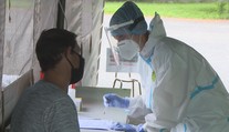 Hygienici nestíhají zpracovat data. Aktivních případů je zřejmě méně