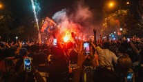 790 zatčených a 2 mrtví. Oslavy fanoušků PSG se nechutně zvrhly
