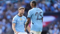 City slaví první trofej v sezóně. United nepomohly ani Onanovy grimasy