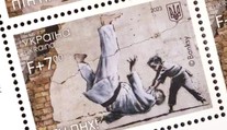 Dítě přepralo Putina. Ukrajina vyrobila známky k výročí války
