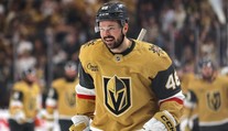 Hertl gólem a asistencí pomohl vybojovat mečbol pro Vegas. Gólmanům se nedařilo