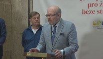 Ministerstvo spustilo očkovací kampaň. Tváří je herec Petr Čtvrtníček
