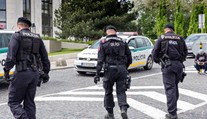Před nemocnici v Bratislavě měl někdo přivézt pobodaného muže a rychle utéct