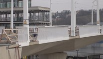 Dvorecký most v Praze čeká zatěžkávající zkouška. Vjede na něj šest nákladních aut