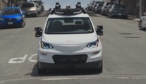 Zklamání z robotických taxíků. Auta na baterky podle vědců spíš škodí