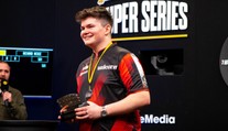 Rodí se nová šipkařská senzace. Mladík poráží profíky, už vyhrál prestižní turnaj