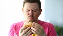 Snědl burger a zemřel. V McDonald's se desítky lidí nakazily nebezpečnou bakterií