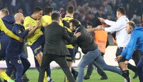 Fanoušci napadli hráče Fenerbahce. Prala se i bývalá hvězda Chelsea