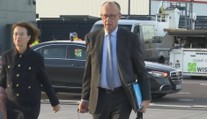 Merz chce deportovat všechny trestané Syřany. Migrantům se ze země nechce