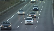 Dálniční známka od nového roku zdraží. Zvedne se i cena mýtného pro kamiony