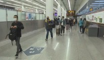 Hongkong následuje Peking. Zruší karanténu pro nakažené koronavirem