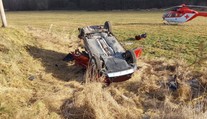 Vlak na Šumpersku smetl osobní auto. Jeho řidič přišel o život